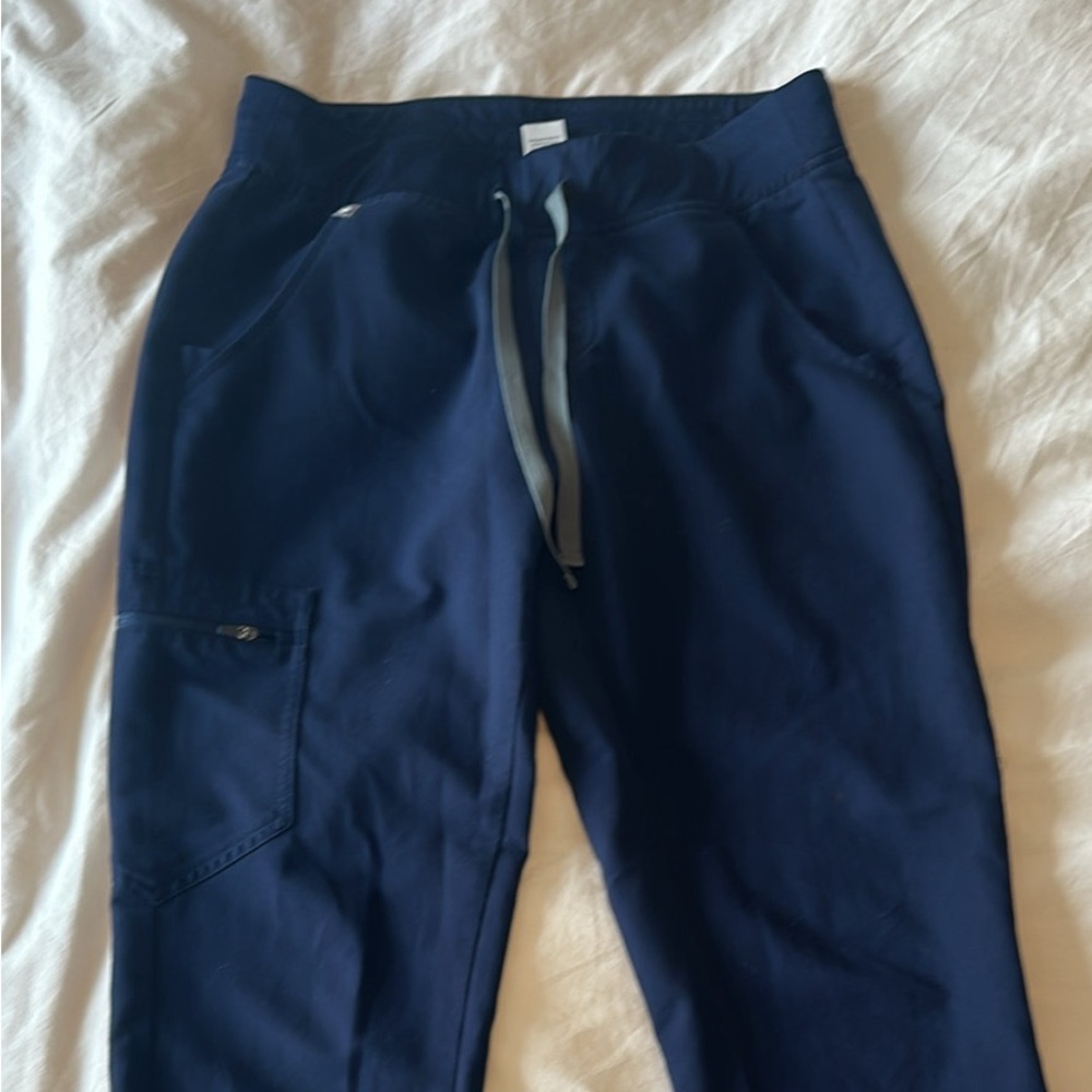 Women’s small petite navy figs joggers